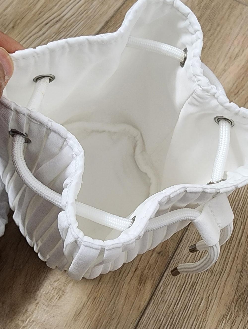 New Dior Makeup Pouch White Drawstring Bucket Bag In Box - Picture 7 of 8